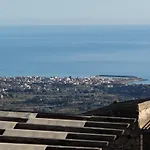 La Perla Di B & J Apartment *