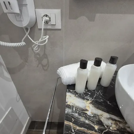 La Perla Di B & J Apartment *